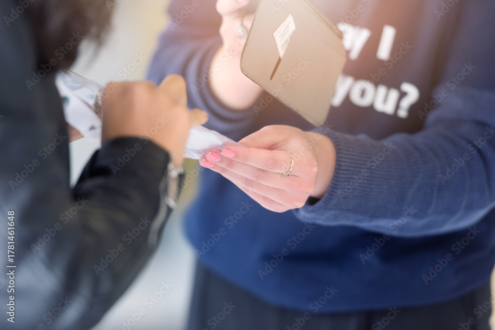 Obraz premium Close-up of woman scanning QR code with smartphone for digital payment or online registration