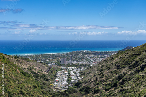Fototapeta Naklejka Na Ścianę i Meble -  Waiʻalae Nui Gulch. Mauʻumae Ridge Trail (Puʻu Lanipō), Honoululu, Oahu, Hawaii. Koʻolau Range, shield volcano. I