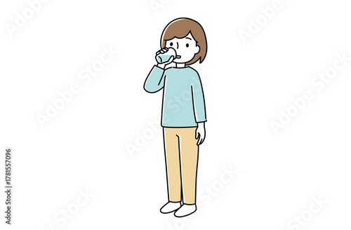水を飲む女性