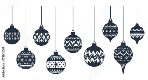 Foto Collection of hanging christmas ornaments with intricate snowflake patterns in a