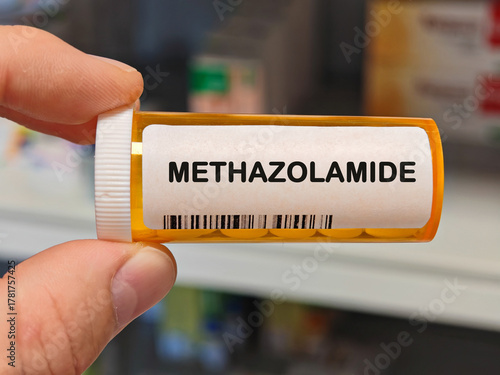 Bilde på lerret Box of METHAZOLAMIDE tablets on a hospital pharmacy table used to treat glaucoma a carbonic anhydrase inhibitor