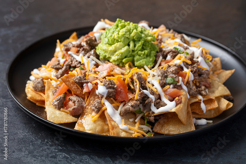 Obraz na płótnie Carne Asada nachos on a black plate