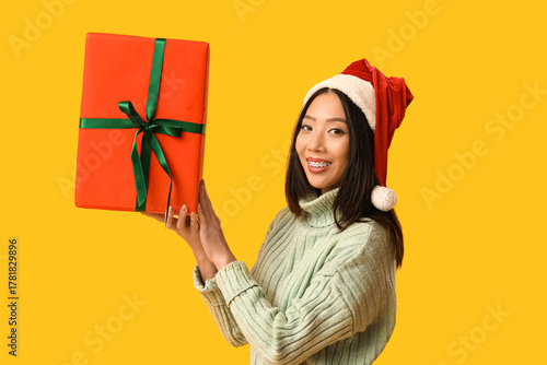 Young Asian woman in Santa ...