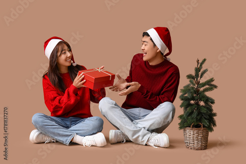 Beautiful young Asian coupl...