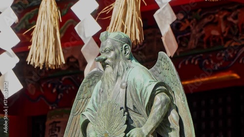 高尾山薬王院の御本社前の天狗像