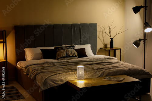 Big comfortable bed and glo...