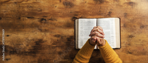 Slika na platnu Pray to God with the holy scriptures