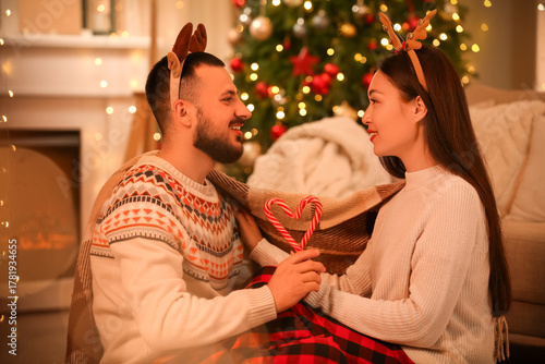 Beautiful young couple in r...