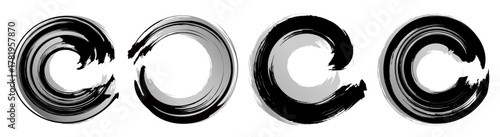 黒い筆で書いた丸。ベクター素材のセット。