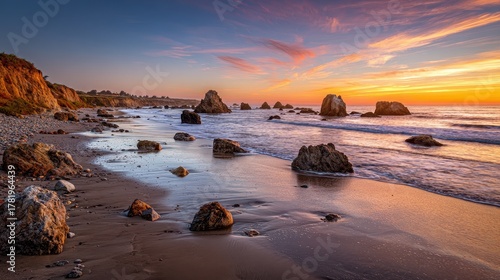 Fototapeta Naklejka Na Ścianę i Meble -  Serene Sunset Over Moonstone Beach: Captivating Ocean Views and Colorful Sky