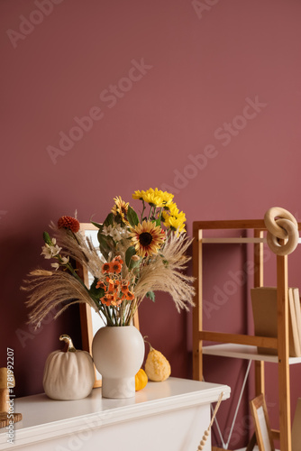 Autumnal home decor with pa...