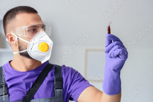 Male pest control specialis...
