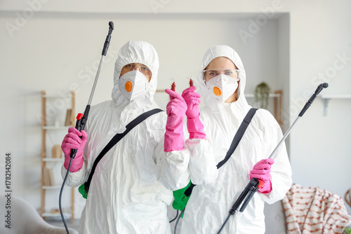 Pest control specialists wi...