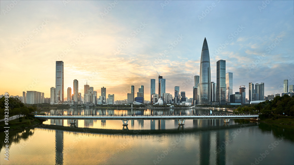 Naklejka premium shenzhen skyline at sunset