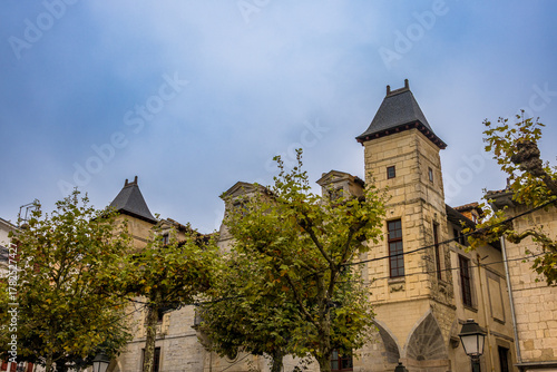 Fototapeta Naklejka Na Ścianę i Meble -  Dans les rues de Saint-Jean-de-Luz au pays Basque en France