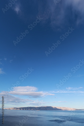 La mer et l'ile de Hvar en Croatie