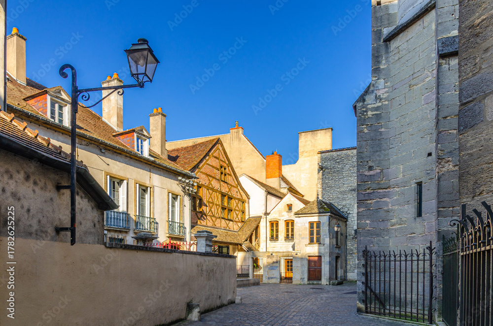 Fototapeta premium Small yard with old medieval house in old town Dijon city historical centre in sunny summer day, Bourgogne-Franche-Comte region, France