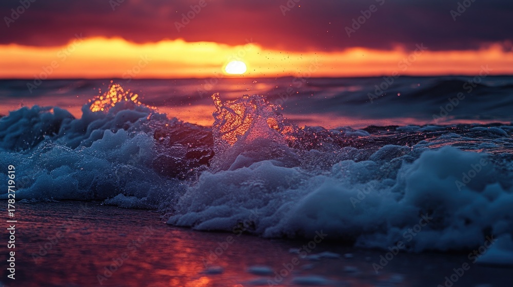 Fototapeta premium A silhouette of small waves crashing on a beach