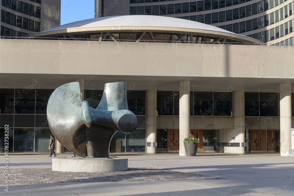 Obraz premium Henry Moore’s Three Way Piece No. 2: Archer, created in 1964–1965, cast in bronze, unveiled in 1966, stands 325 cm high and 340 cm long, weighing about 2.5 tons in front of Toronto's City Hall