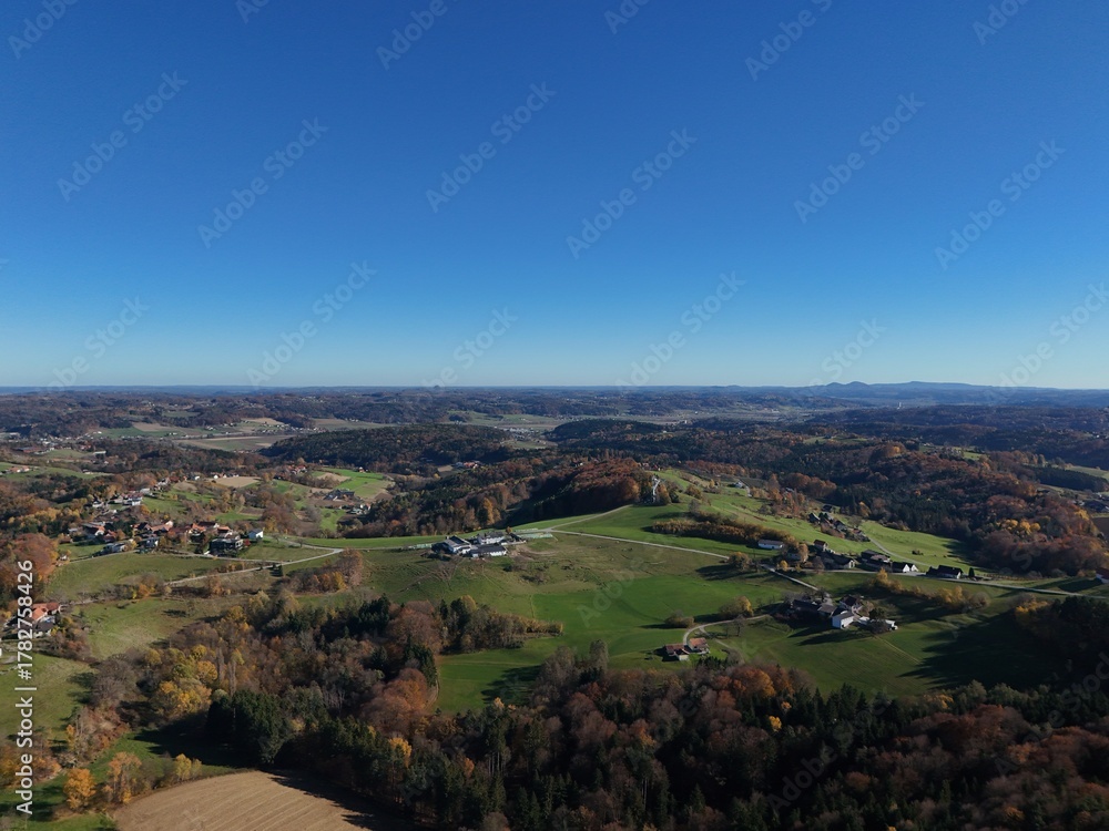 Obraz premium Fernblick in die Oststeiermark, Aussichtswarte Kleeberg, Sulz bei Gleisdorf, 