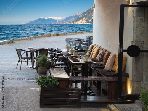 Totally relaxing oceanfront terrace