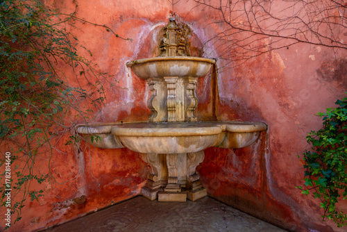 Fototapeta Naklejka Na Ścianę i Meble -  Small fountain in Jewish quarter of Seville, Spain