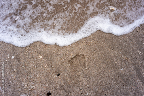 Fototapeta Naklejka Na Ścianę i Meble -  flat lay of sea foam on the sand beach