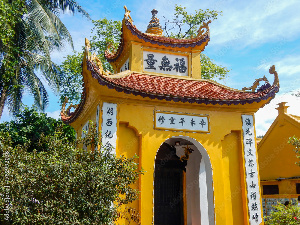 Fototapeta premium Hanoi, Vietnam, 08.01.2025: details view of Tran Quoc Pagoda, the oldest pagoda in Hanoi, built in 541 in the Early Ly Dynasty, originally named Khai Quoc Pagoda.