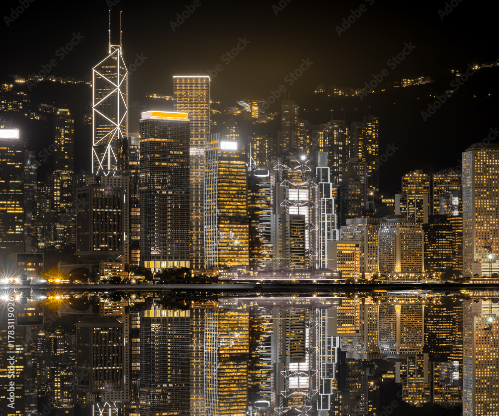 Obraz premium Panoramic view of Victoria Harbor and Hong Kong city view at night