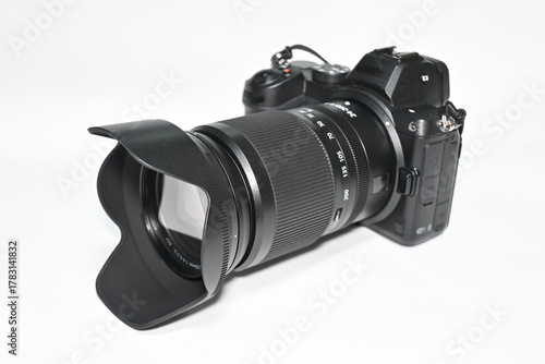 ミラーレス一眼カメラとズームレンズのセット