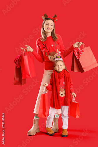 Mother and daughter christm...