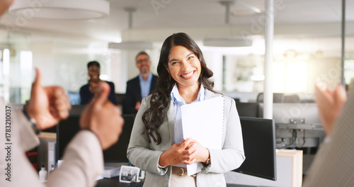 Foto Business, praise and happy woman with paperwork for success, career promotion and thank you