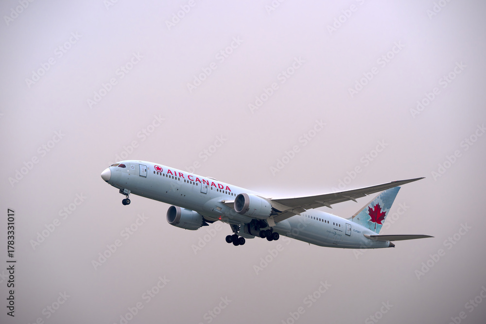 Obraz premium Air Canada passenger airplane type Boeing 787-9 Dreamliner registration C-FGDT taking off from Swiss Zürich Airport on a foggy autumn day. Photo taken November 7th, 2025, Zurich Kloten, Switzerland.