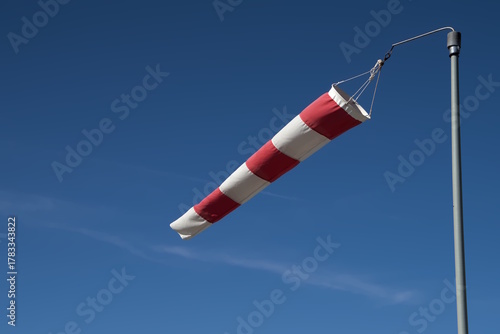 Foto windsock on blue sky background