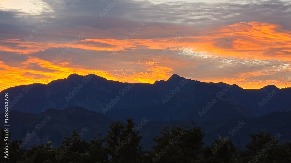 Fototapeta premium Sunrise over Alishan Mountains, Taiwan