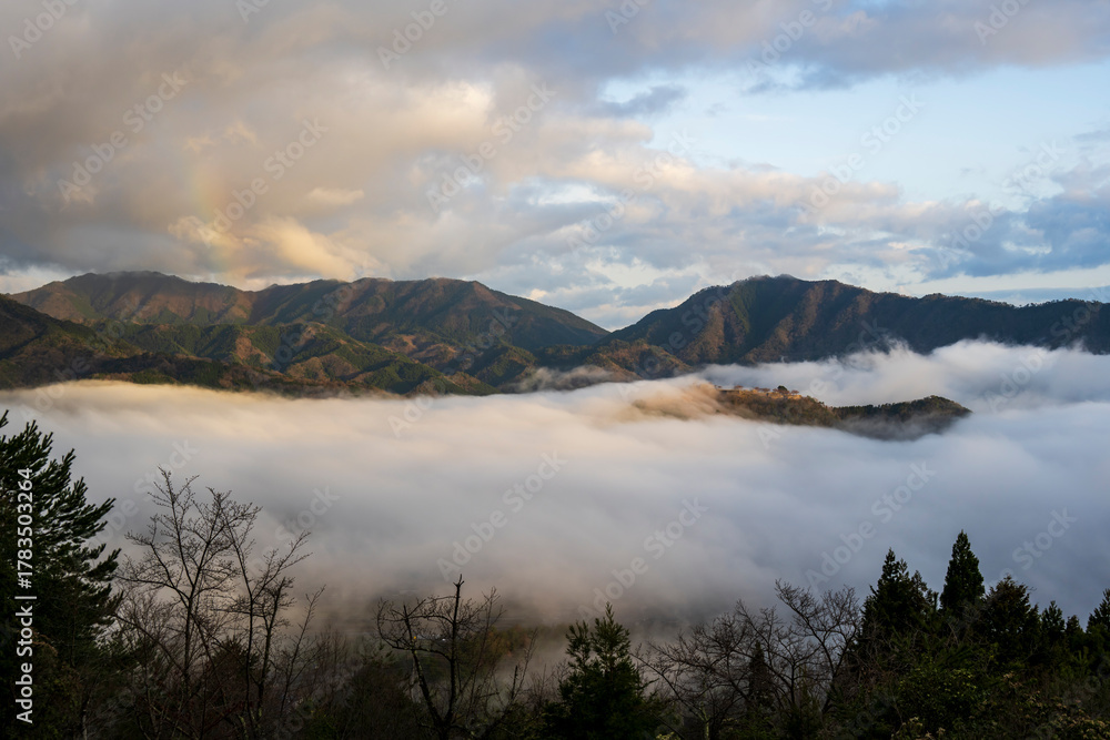 Fototapeta premium 兵庫県朝来市の竹田城と雲海