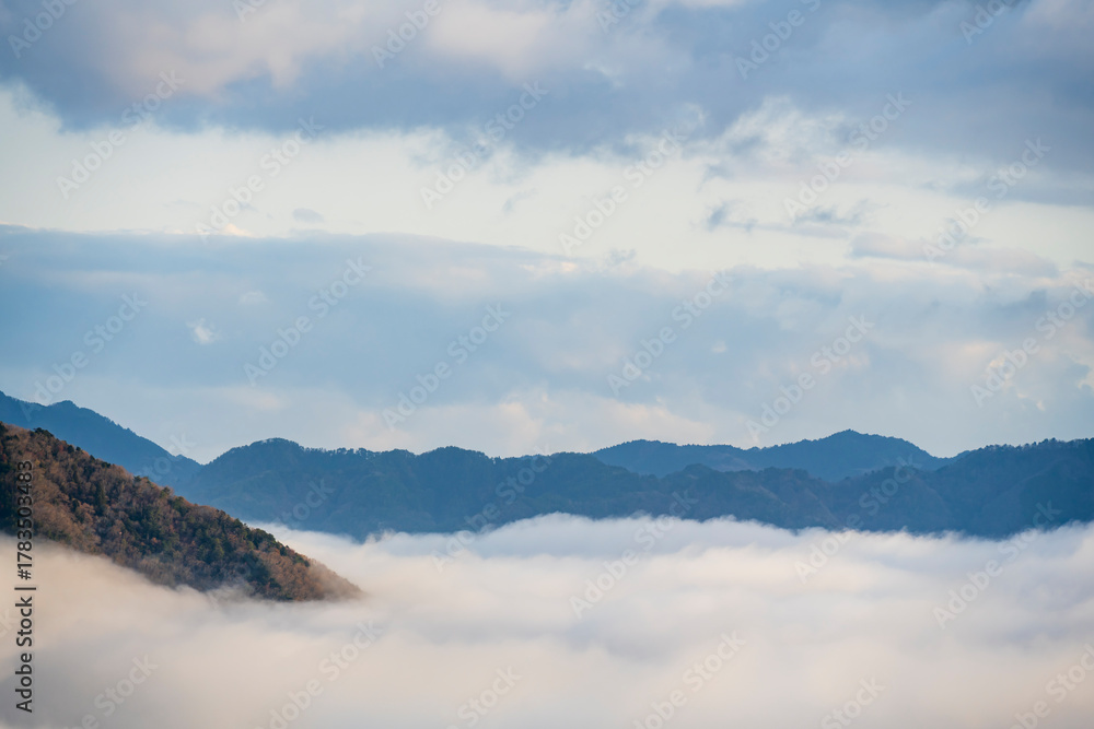 Fototapeta premium 兵庫県朝来市の竹田城と雲海