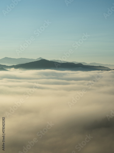 朝日を受ける雲海