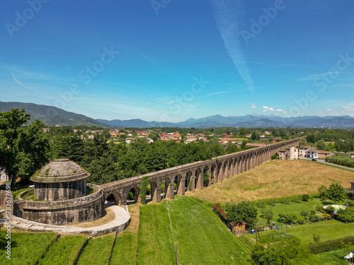 Historic Nottolini Aqueduct near Lucca, Tuscany, Italy — Aerial View of Ancient Arches and Countryside