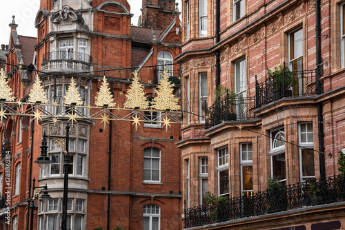 Φωτογραφία Mount Street Christmas Decorations, Victorian, Edwardian Terracotta Building Fac