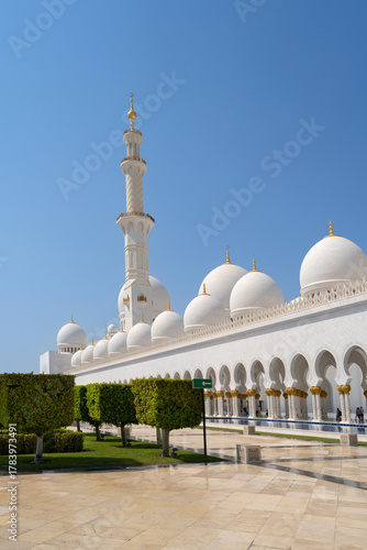 View of domes Sheikh Zayed Mosque, Abu Dhabi	