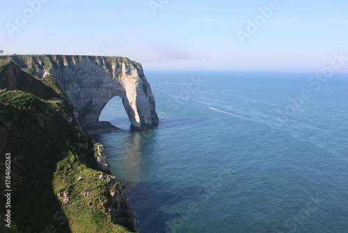 Obraz na płótnie Falaises et aiguille d’Étretat sur la côte normande