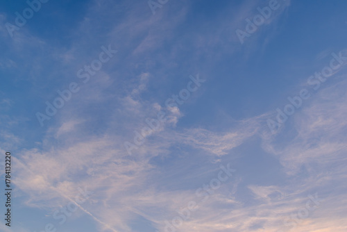 揺れる夕雲と夕空