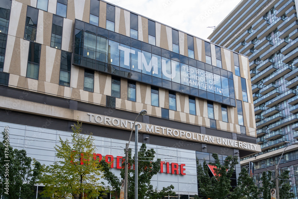 Fototapeta premium Toronto, ON, Canada - November 8, 2025: Ted Rogers School of Management at Toronto Metropolitan University in Toronto, ON, Canada. Ted Rogers School of Management is a Canadian business school.