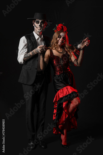 Young happy couple dressed ...