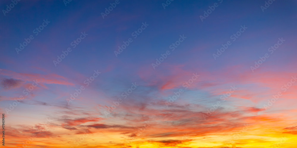 Obraz premium Colorful sky and clouds backdrop at sunrise and sunset,Clouds and pink sky backdrop,Nature beautiful Light Sunset or sunrise sky