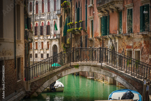 Foto Beautiful historic canals in Venice
