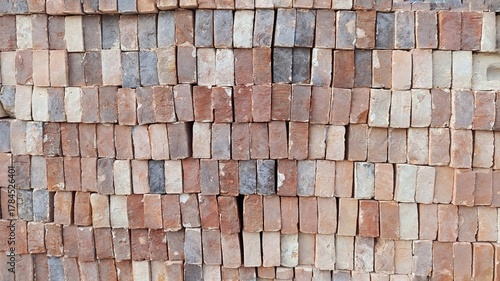 Foto Pile of foundation stones and refractory bricks designed to withstand high temperatures
