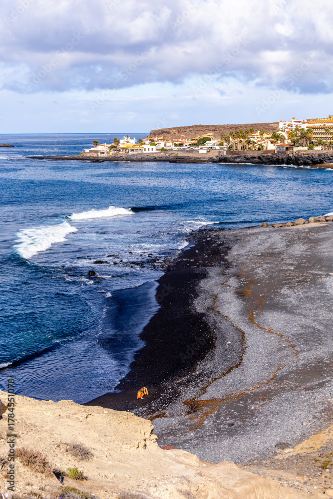 Fototapeta premium Spätsommerfeeling auf der Kanarischen Insel Teneriffa im Urlaubsort Costa Adeje - Spanien 