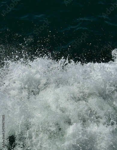 Wallpaper Mural wave of water Torontodigital.ca